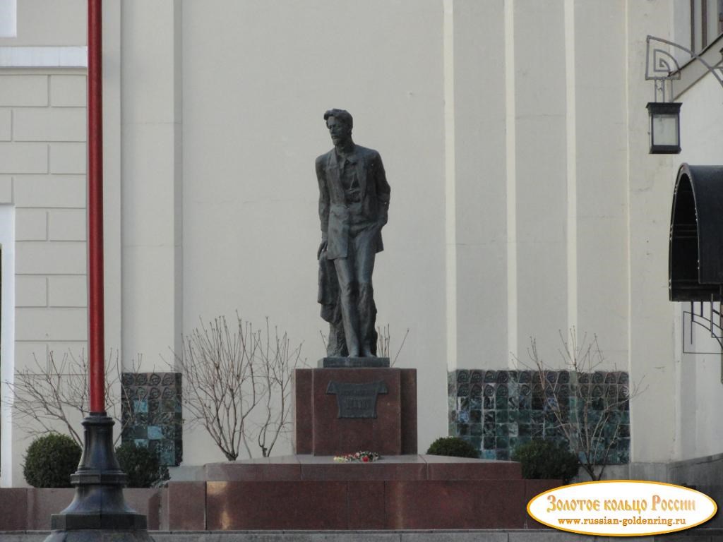 Памятник Чехову. Москва