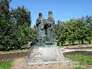 Дмитров. Памятник Кириллу и Мефодию