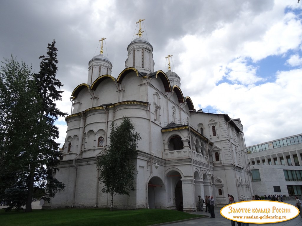 Церковь Двенадцати Апостолов и Патриарший дворец. Москва
