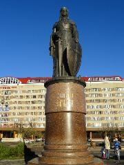 Псков. Памятник княгине Ольге (Зураб Церетели, 2003)