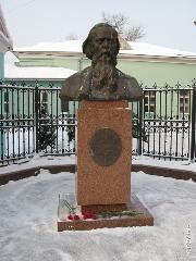 Рязань. Памятник М. Е. Салтыкову-Щедрину