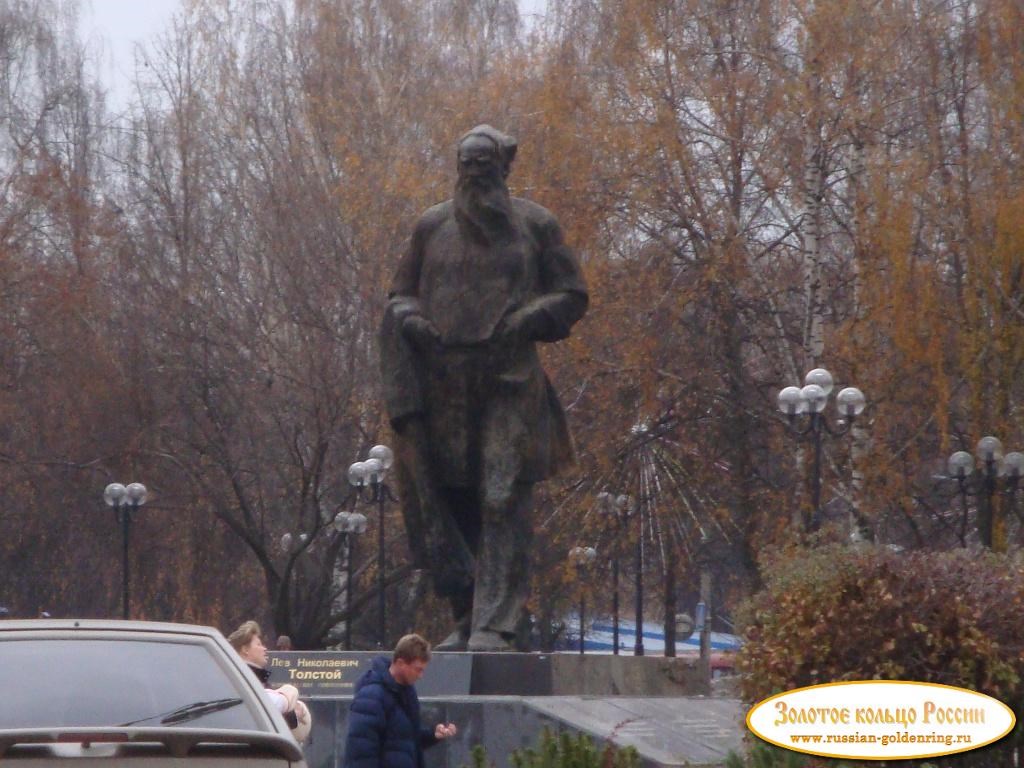 Памятник Л.Н. Толстому. Тула