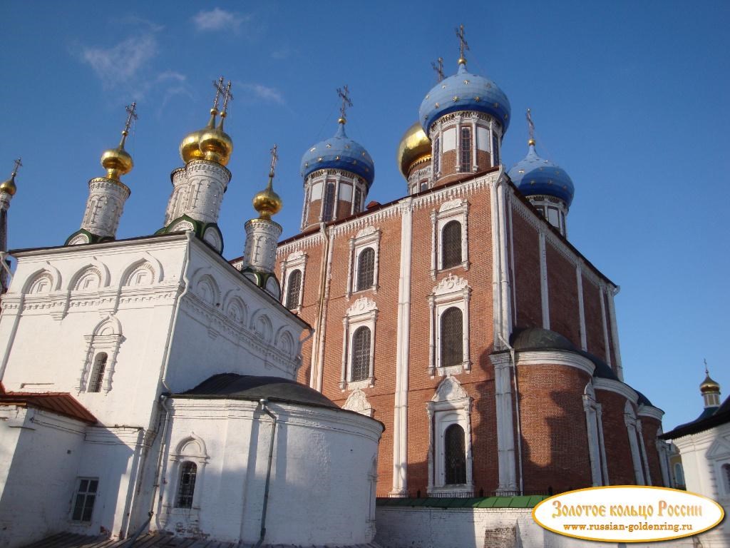 Рязанский Кремль. Церковь Богоявления и Успенский собор