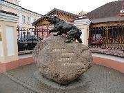 Ярославль. Памятник медведю (символ России, легенда Ярославля)