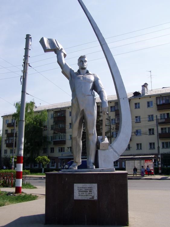 Памятник Комарову. Нижний Новгород