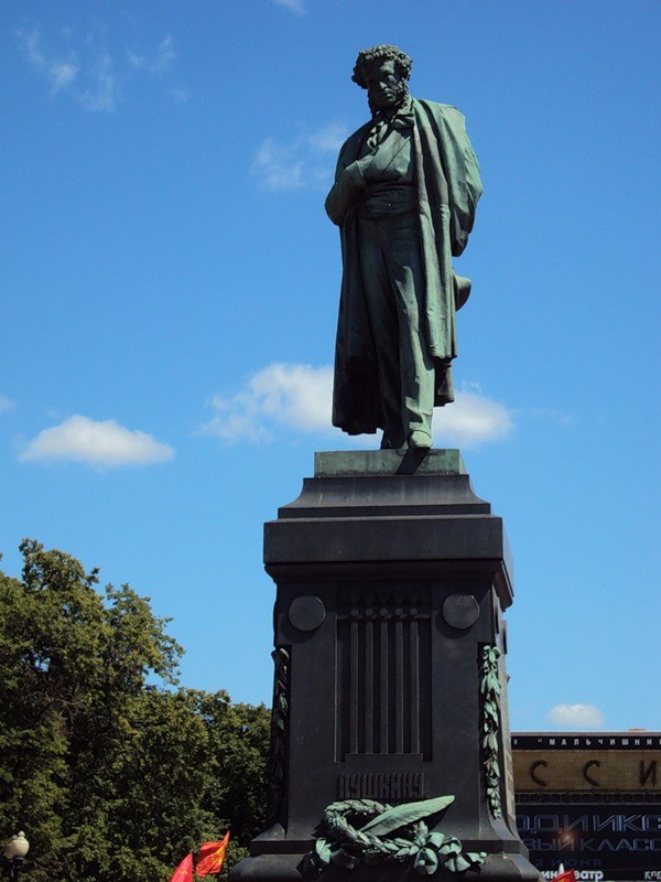 Памятник Пушкину на Пушкинской площади. Москва