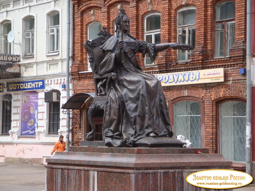Памятник Екатерине II. Вышний Волочёк